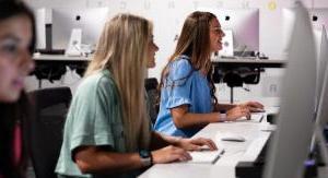 students in Mac Lab 
